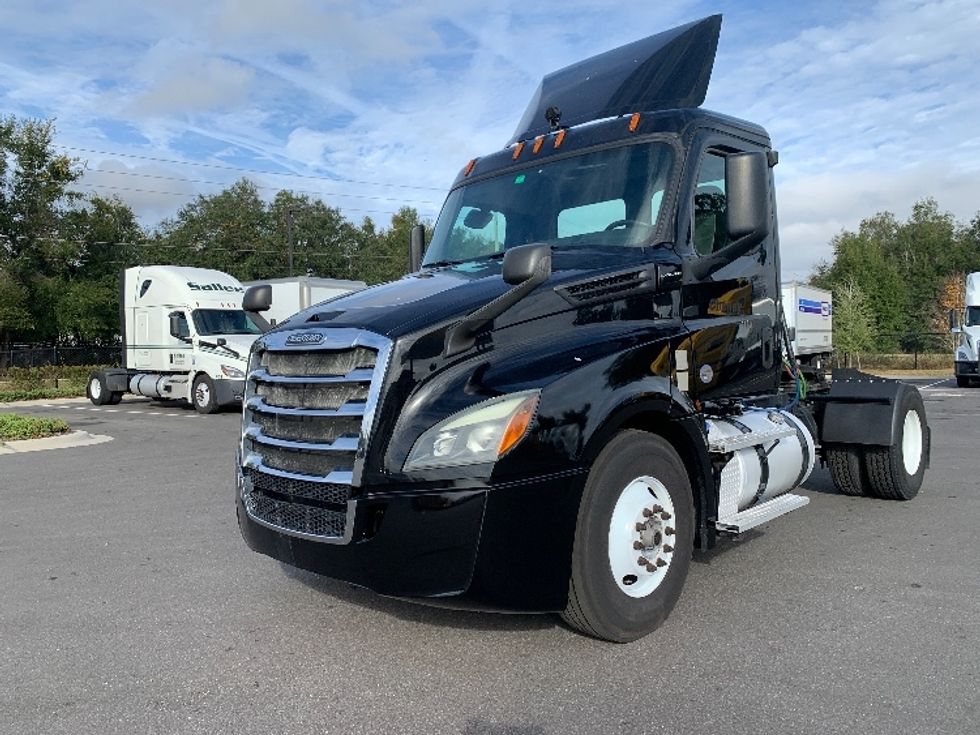 Day Cab Tractor-Heavy Duty Tractors-Freightliner-2019-T12642ST-Ocala-FL-246,152\n\t\tmiles-$ 42,750 - Image 3