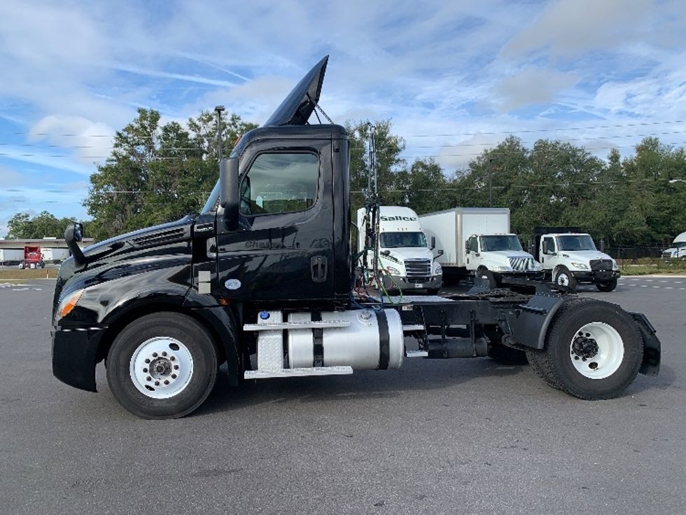 Day Cab Tractor-Heavy Duty Tractors-Freightliner-2019-T12642ST-Ocala-FL-246,152\n\t\tmiles-$ 42,750 - Image 4
