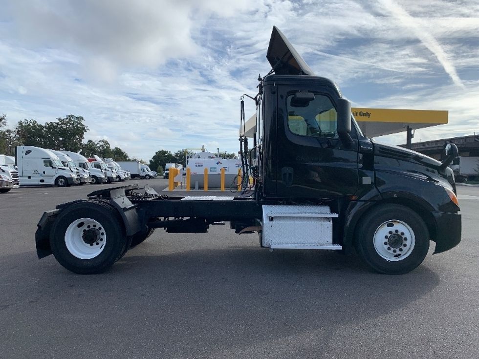 Day Cab Tractor-Heavy Duty Tractors-Freightliner-2019-T12642ST-Ocala-FL-246,152\n\t\tmiles-$ 42,750 - Image 8