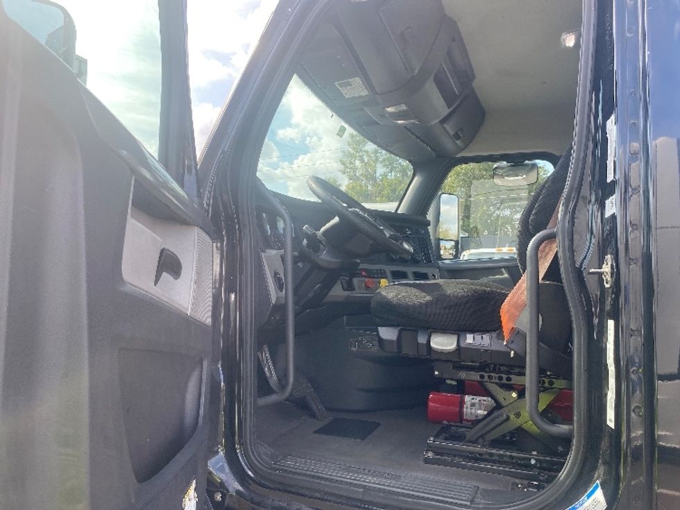 Day Cab Tractor-Heavy Duty Tractors-Freightliner-2019-T12642ST-Ocala-FL-246,152\n\t\tmiles-$ 42,750 - Image 9