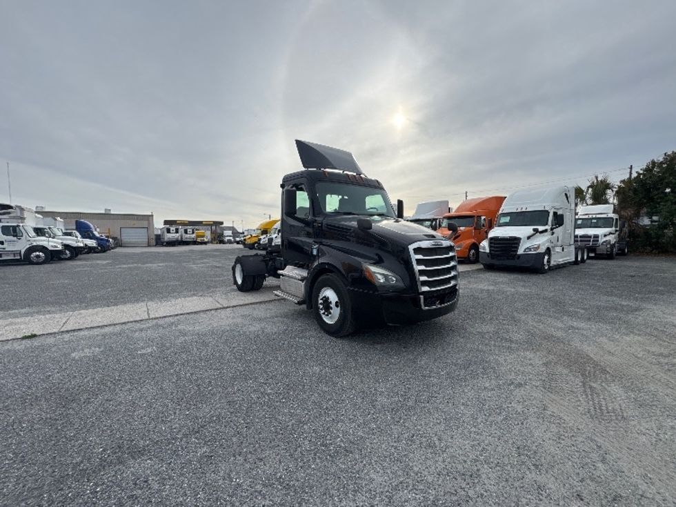 Day Cab Tractor-Heavy Duty Tractors-Freightliner-2019-T12642ST-Ocala-FL-249,716\n\t\tmiles-$ 42,750 - Image 1