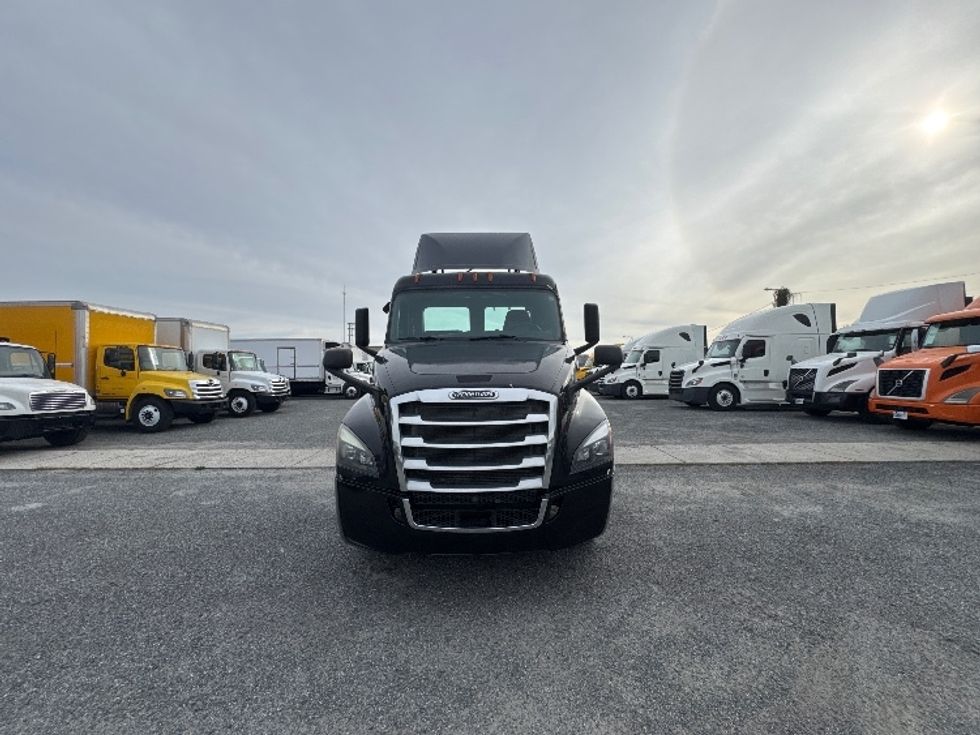 Day Cab Tractor-Heavy Duty Tractors-Freightliner-2019-T12642ST-Ocala-FL-249,716\n\t\tmiles-$ 42,750 - Image 2