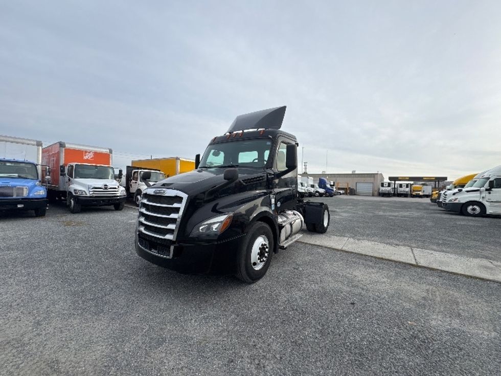 Day Cab Tractor-Heavy Duty Tractors-Freightliner-2019-T12642ST-Ocala-FL-249,716\n\t\tmiles-$ 42,750 - Image 3