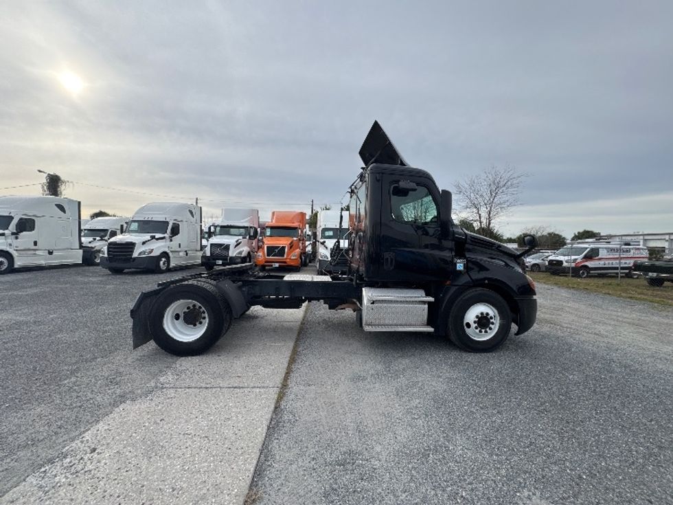 Day Cab Tractor-Heavy Duty Tractors-Freightliner-2019-T12642ST-Ocala-FL-249,716\n\t\tmiles-$ 42,750 - Image 8