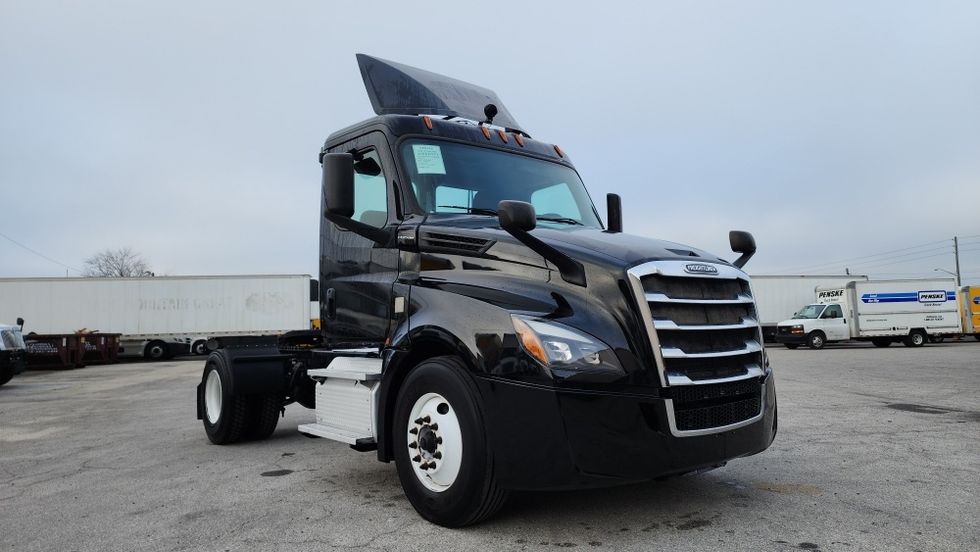 Day Cab Tractor-Heavy Duty Tractors-Freightliner-2019-T12642ST-Ocala-FL-294,546\n\t\tmiles-$ 40,500 - Image 1
