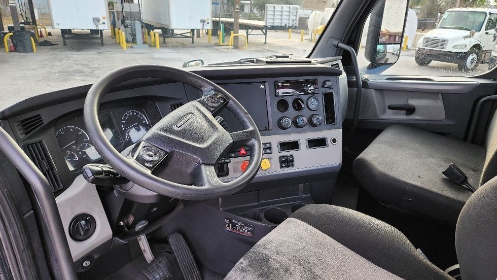 Day Cab Tractor-Heavy Duty Tractors-Freightliner-2019-T12642ST-Ocala-FL-294,546\n\t\tmiles-$ 40,500 - Image 10