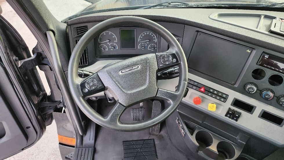 Day Cab Tractor-Heavy Duty Tractors-Freightliner-2019-T12642ST-Ocala-FL-294,546\n\t\tmiles-$ 40,500 - Image 11