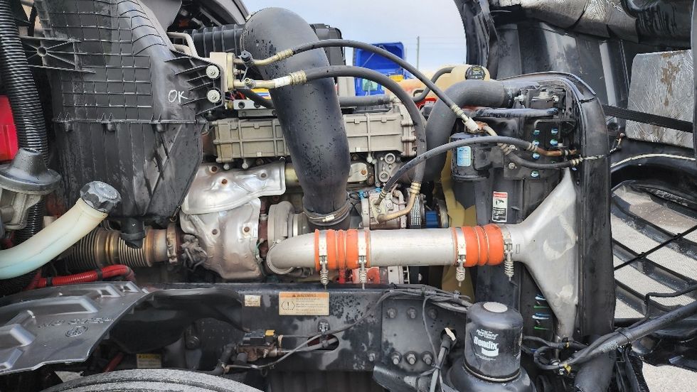 Day Cab Tractor-Heavy Duty Tractors-Freightliner-2019-T12642ST-Ocala-FL-294,546\n\t\tmiles-$ 40,500 - Image 15