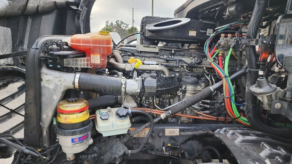 Day Cab Tractor-Heavy Duty Tractors-Freightliner-2019-T12642ST-Ocala-FL-294,546\n\t\tmiles-$ 40,500 - Image 16