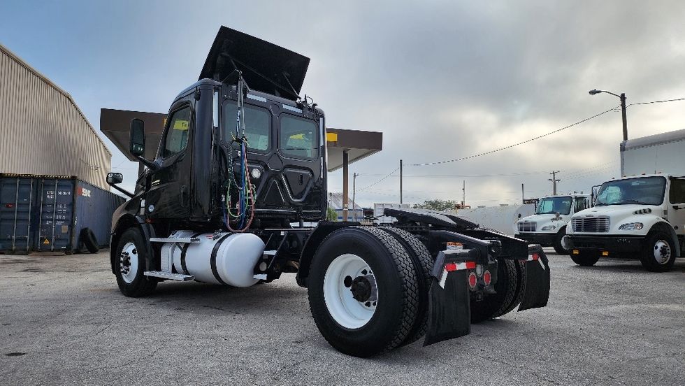 Day Cab Tractor-Heavy Duty Tractors-Freightliner-2019-T12642ST-Ocala-FL-294,546\n\t\tmiles-$ 40,500 - Image 5