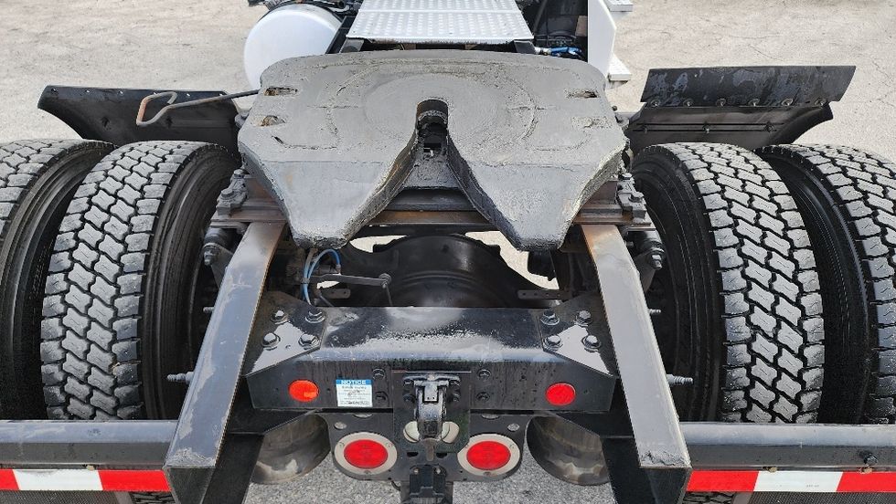 Day Cab Tractor-Heavy Duty Tractors-Freightliner-2019-T12642ST-Ocala-FL-294,546\n\t\tmiles-$ 40,500 - Image 6