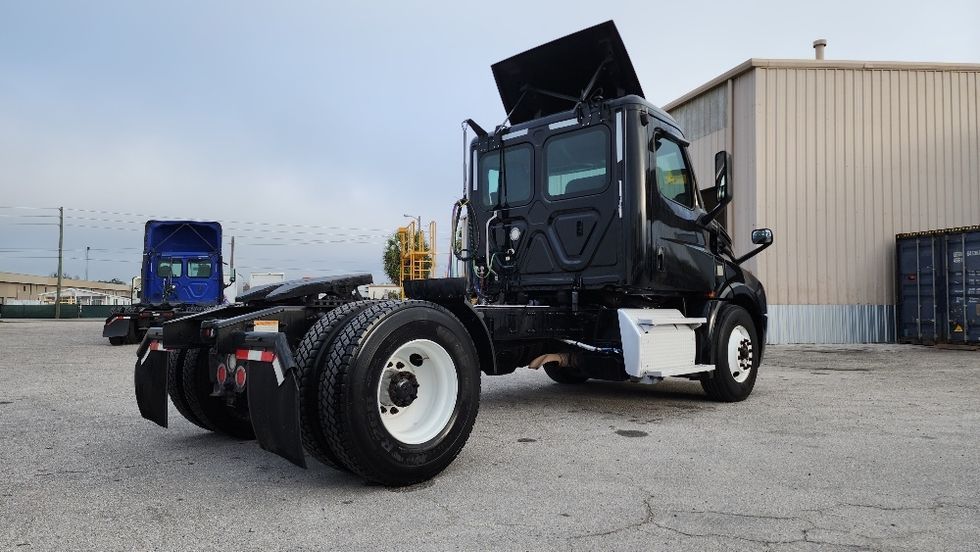 Day Cab Tractor-Heavy Duty Tractors-Freightliner-2019-T12642ST-Ocala-FL-294,546\n\t\tmiles-$ 40,500 - Image 7