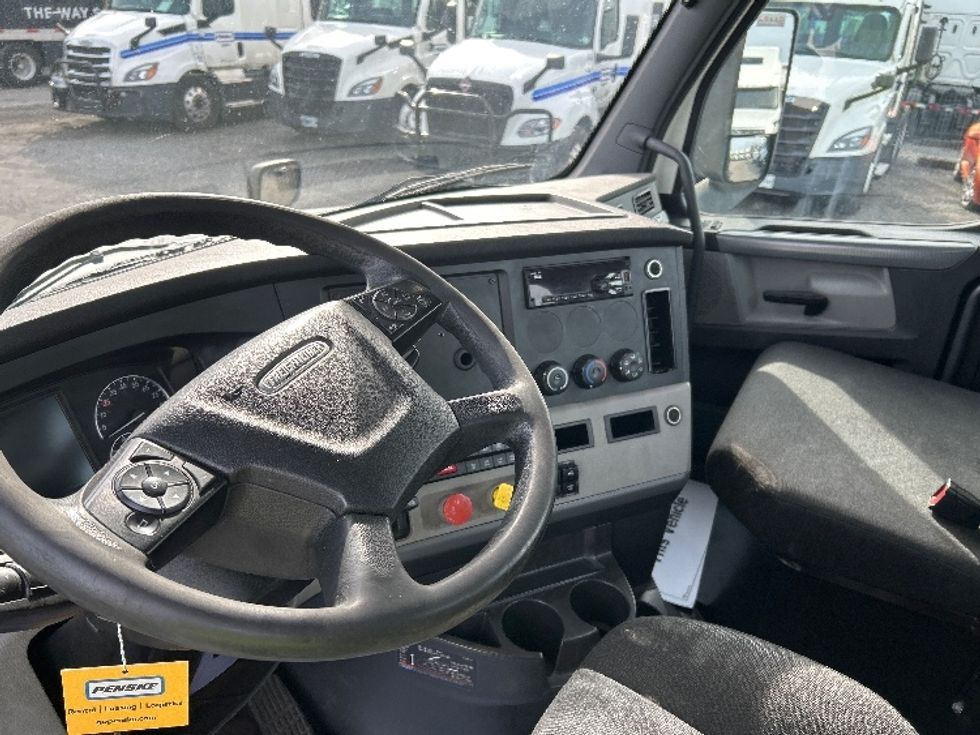 Day Cab Tractor-Heavy Duty Tractors-Freightliner-2019-T12642ST-Ocala-FL-352,179\n\t\tmiles-$ 48,000 - Image 10