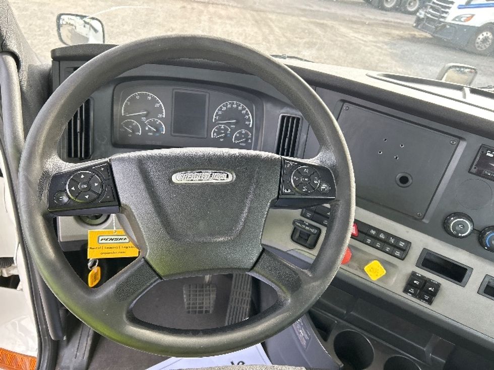 Day Cab Tractor-Heavy Duty Tractors-Freightliner-2019-T12642ST-Ocala-FL-352,179\n\t\tmiles-$ 48,000 - Image 11