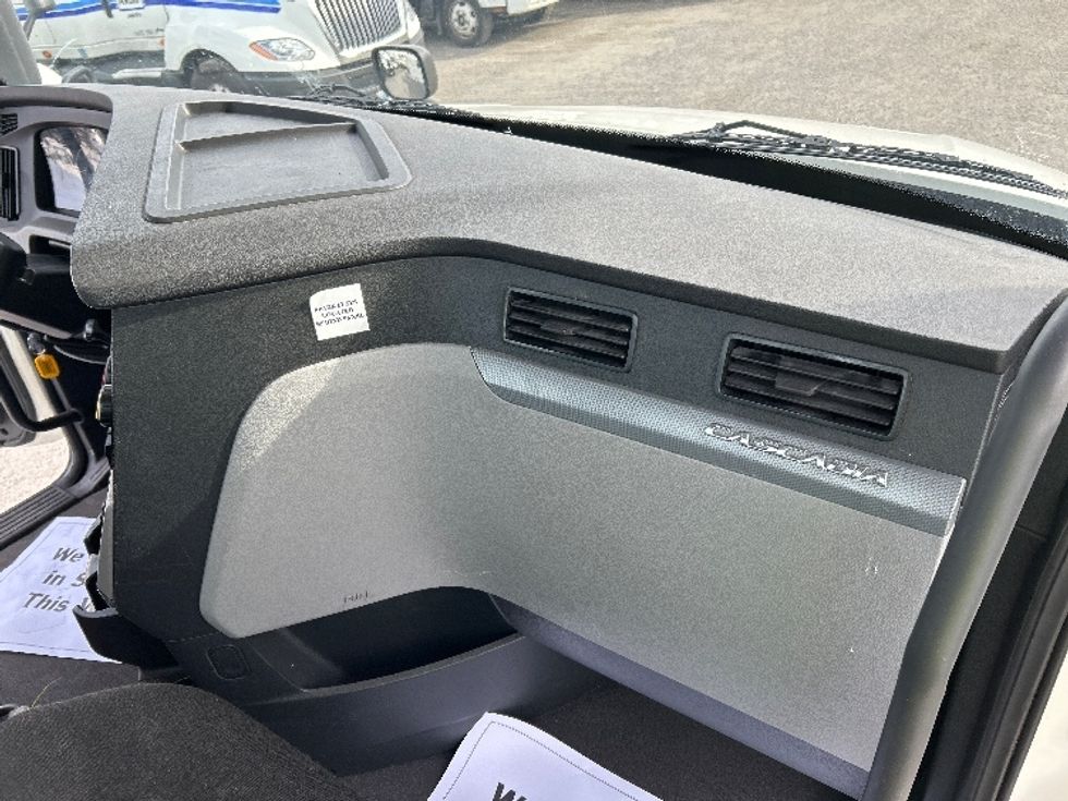 Day Cab Tractor-Heavy Duty Tractors-Freightliner-2019-T12642ST-Ocala-FL-352,179\n\t\tmiles-$ 48,000 - Image 13