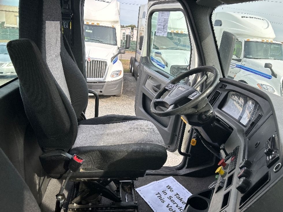 Day Cab Tractor-Heavy Duty Tractors-Freightliner-2019-T12642ST-Ocala-FL-352,179\n\t\tmiles-$ 48,000 - Image 14