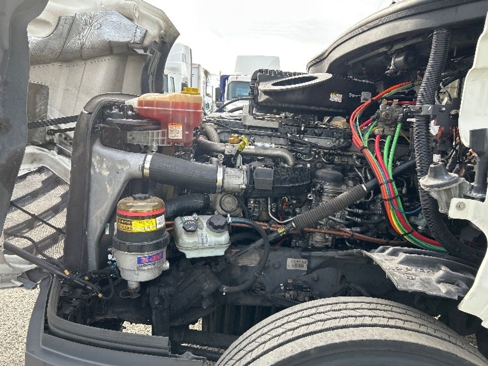 Day Cab Tractor-Heavy Duty Tractors-Freightliner-2019-T12642ST-Ocala-FL-352,179\n\t\tmiles-$ 48,000 - Image 16