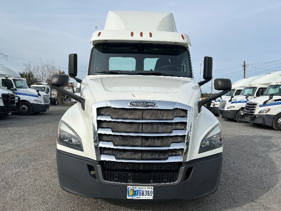 Day Cab Tractor-Heavy Duty Tractors-Freightliner-2019-T12642ST-Ocala-FL-352,179\n\t\tmiles-$ 48,000 - Image 2