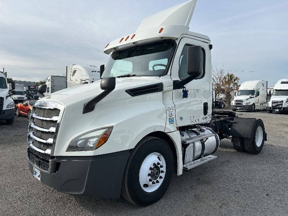 Day Cab Tractor-Heavy Duty Tractors-Freightliner-2019-T12642ST-Ocala-FL-352,179\n\t\tmiles-$ 48,000 - Image 3