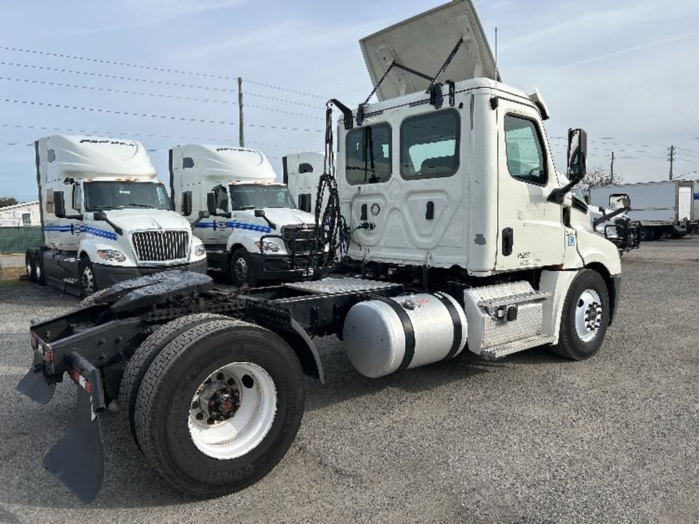Day Cab Tractor-Heavy Duty Tractors-Freightliner-2019-T12642ST-Ocala-FL-352,179\n\t\tmiles-$ 48,000 - Image 7