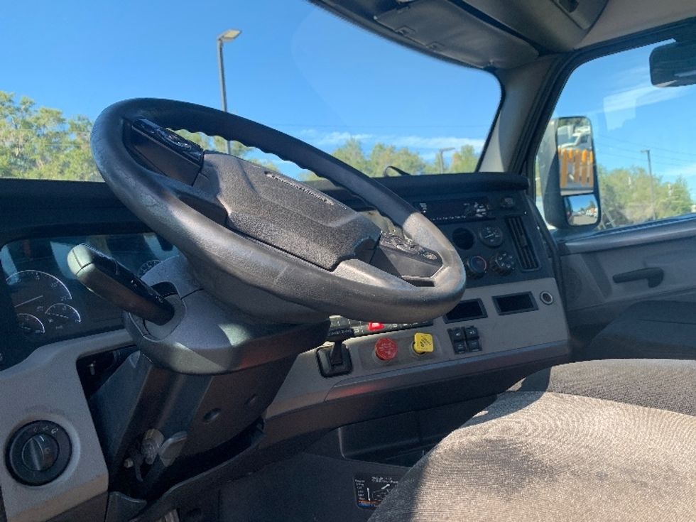 Day Cab Tractor-Heavy Duty Tractors-Freightliner-2019-T12642ST-Ocala-FL-383,437\n\t\tmiles-$ 36,750 - Image 10