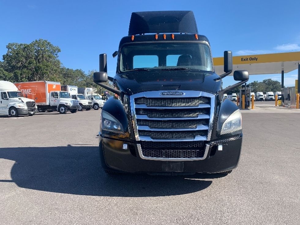 Day Cab Tractor-Heavy Duty Tractors-Freightliner-2019-T12642ST-Ocala-FL-383,437\n\t\tmiles-$ 36,750 - Image 2