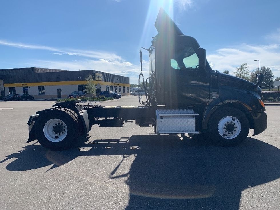 Day Cab Tractor-Heavy Duty Tractors-Freightliner-2019-T12642ST-Ocala-FL-383,437\n\t\tmiles-$ 36,750 - Image 8