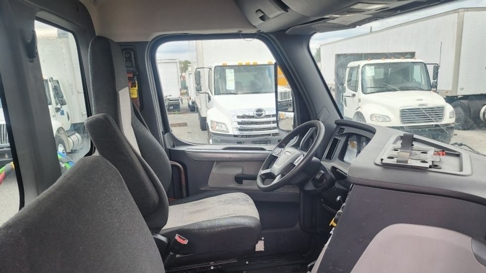 Day Cab Tractor-Heavy Duty Tractors-Freightliner-2019-T12642ST-Ocala-FL-401,916\n\t\tmiles-$ 35,750 - Image 13