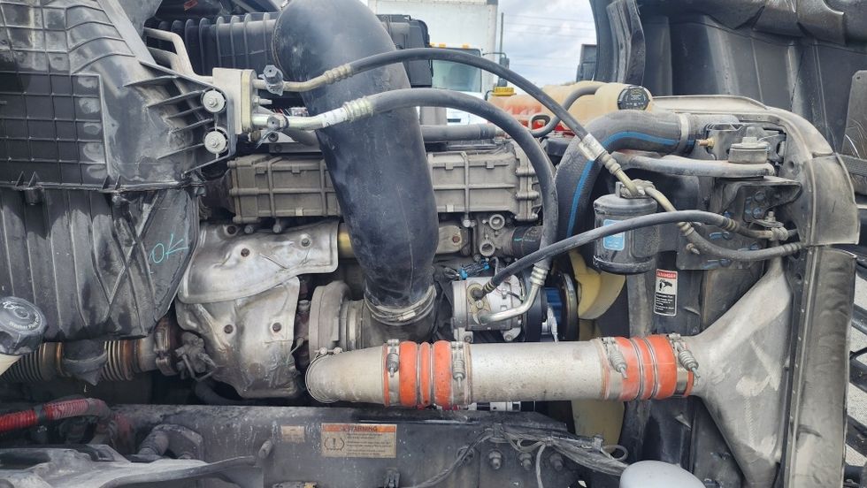 Day Cab Tractor-Heavy Duty Tractors-Freightliner-2019-T12642ST-Ocala-FL-401,916\n\t\tmiles-$ 35,750 - Image 14