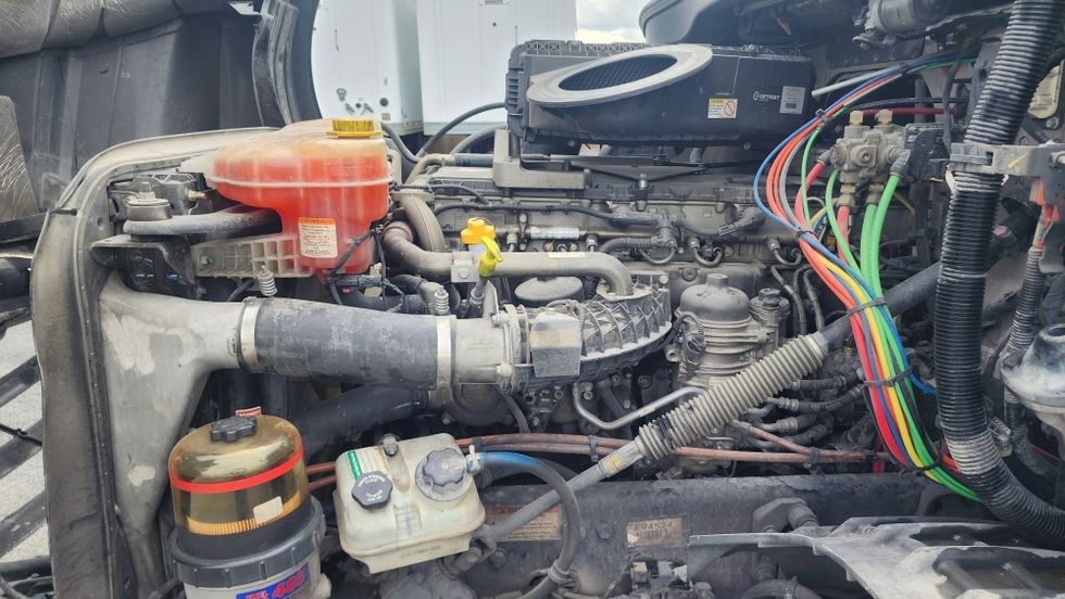 Day Cab Tractor-Heavy Duty Tractors-Freightliner-2019-T12642ST-Ocala-FL-401,916\n\t\tmiles-$ 35,750 - Image 15