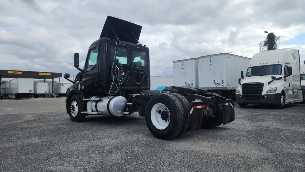 Day Cab Tractor-Heavy Duty Tractors-Freightliner-2019-T12642ST-Ocala-FL-401,916\n\t\tmiles-$ 35,750 - Image 5