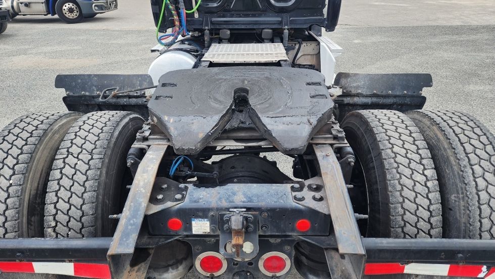 Day Cab Tractor-Heavy Duty Tractors-Freightliner-2019-T12642ST-Ocala-FL-401,916\n\t\tmiles-$ 35,750 - Image 6