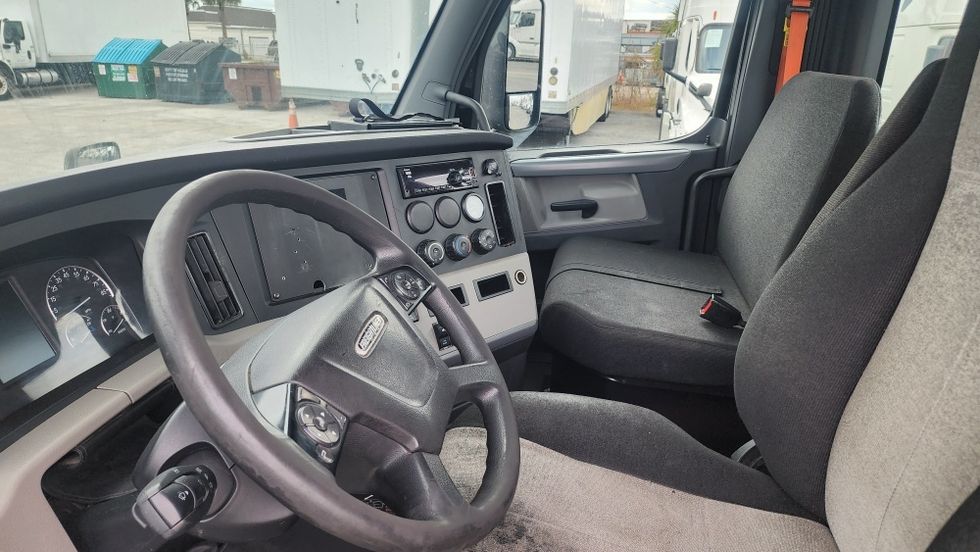 Day Cab Tractor-Heavy Duty Tractors-Freightliner-2019-T12642ST-Ocala-FL-401,916\n\t\tmiles-$ 35,750 - Image 9