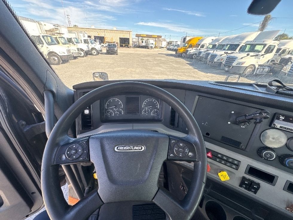 Day Cab Tractor-Heavy Duty Tractors-Freightliner-2019-T12642ST-Ocala-FL-408,001\n\t\tmiles-$ 34,750 - Image 11