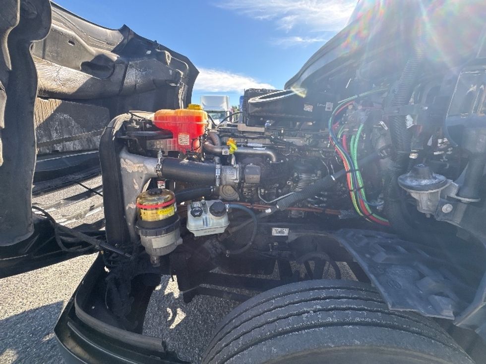 Day Cab Tractor-Heavy Duty Tractors-Freightliner-2019-T12642ST-Ocala-FL-408,001\n\t\tmiles-$ 34,750 - Image 16