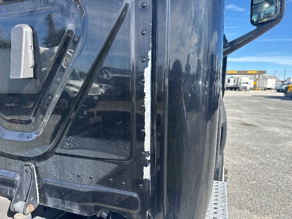 Day Cab Tractor-Heavy Duty Tractors-Freightliner-2019-T12642ST-Ocala-FL-408,001\n\t\tmiles-$ 34,750 - Image 17