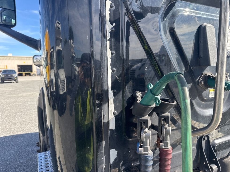 Day Cab Tractor-Heavy Duty Tractors-Freightliner-2019-T12642ST-Ocala-FL-408,001\n\t\tmiles-$ 34,750 - Image 18