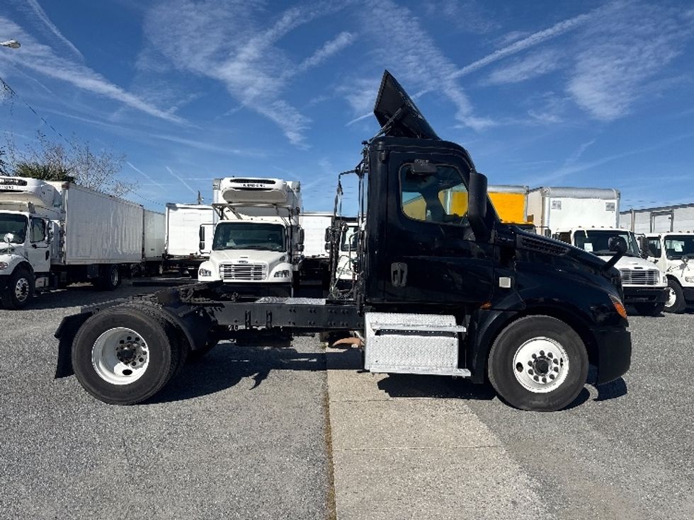 Day Cab Tractor-Heavy Duty Tractors-Freightliner-2019-T12642ST-Ocala-FL-408,001\n\t\tmiles-$ 34,750 - Image 8