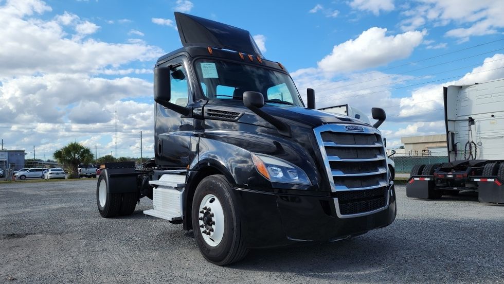 Day Cab Tractor-Heavy Duty Tractors-Freightliner-2019-T12642ST-Ocala-FL-428,481\n\t\tmiles-$ 33,750 - Image 1