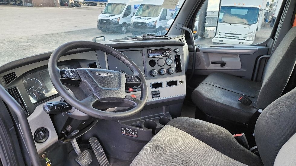 Day Cab Tractor-Heavy Duty Tractors-Freightliner-2019-T12642ST-Ocala-FL-428,481\n\t\tmiles-$ 33,750 - Image 10