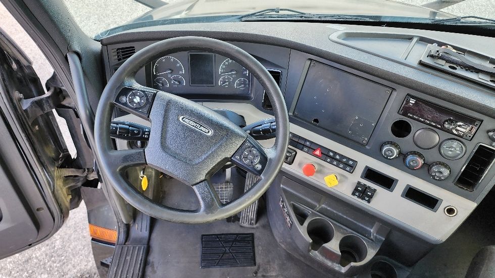 Day Cab Tractor-Heavy Duty Tractors-Freightliner-2019-T12642ST-Ocala-FL-428,481\n\t\tmiles-$ 33,750 - Image 11