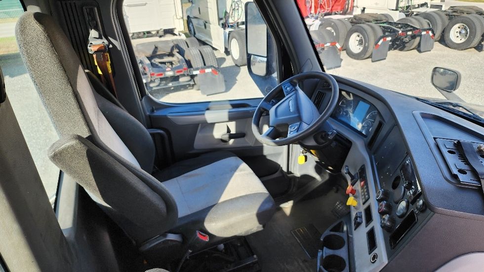Day Cab Tractor-Heavy Duty Tractors-Freightliner-2019-T12642ST-Ocala-FL-428,481\n\t\tmiles-$ 33,750 - Image 14
