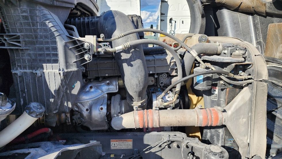 Day Cab Tractor-Heavy Duty Tractors-Freightliner-2019-T12642ST-Ocala-FL-428,481\n\t\tmiles-$ 33,750 - Image 15