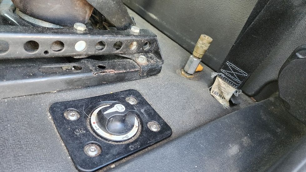 Day Cab Tractor-Heavy Duty Tractors-Freightliner-2019-T12642ST-Ocala-FL-428,481\n\t\tmiles-$ 33,750 - Image 17