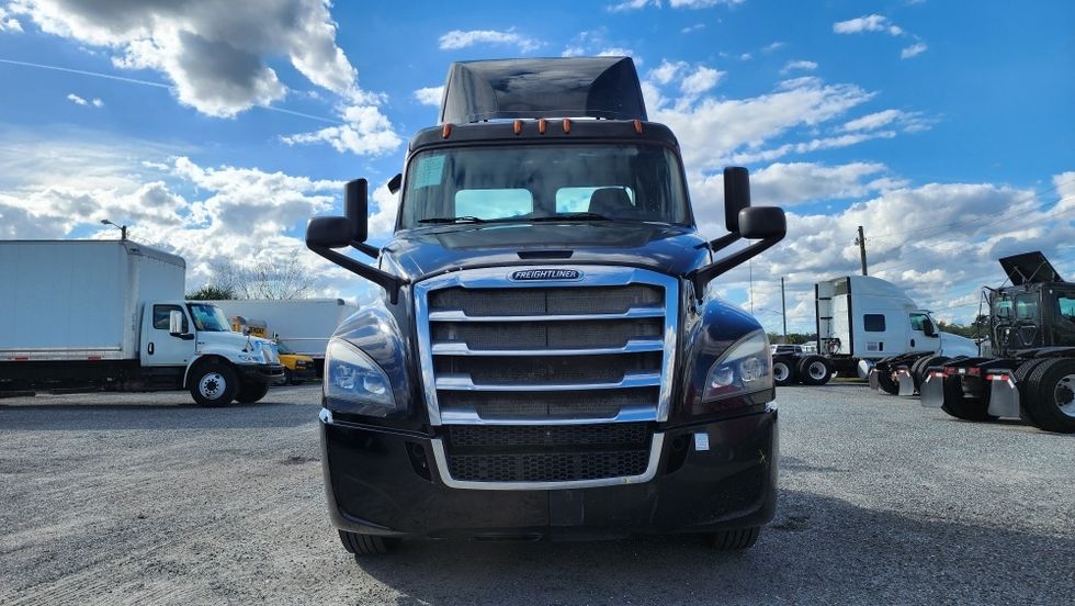 Day Cab Tractor-Heavy Duty Tractors-Freightliner-2019-T12642ST-Ocala-FL-428,481\n\t\tmiles-$ 33,750 - Image 2