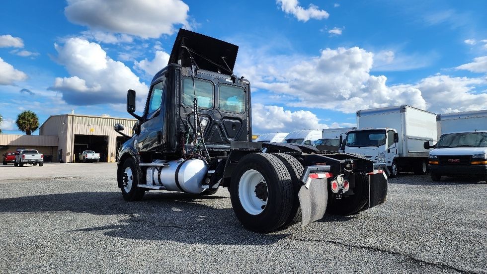 Day Cab Tractor-Heavy Duty Tractors-Freightliner-2019-T12642ST-Ocala-FL-428,481\n\t\tmiles-$ 33,750 - Image 5