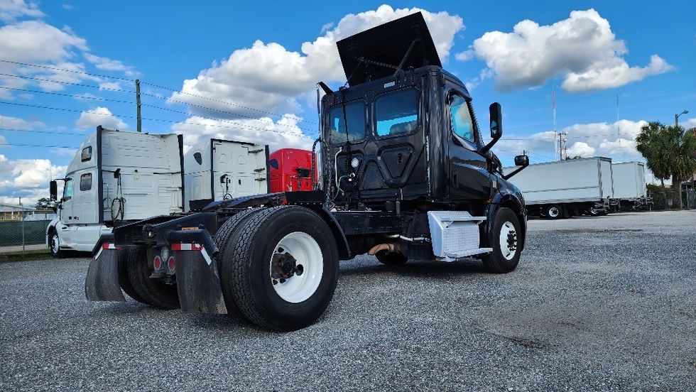 Day Cab Tractor-Heavy Duty Tractors-Freightliner-2019-T12642ST-Ocala-FL-428,481\n\t\tmiles-$ 33,750 - Image 7