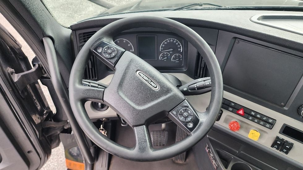 Day Cab Tractor-Heavy Duty Tractors-Freightliner-2019-T12642ST-Ocala-FL-437,791\n\t\tmiles-$ 33,750 - Image 11
