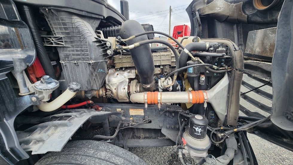 Day Cab Tractor-Heavy Duty Tractors-Freightliner-2019-T12642ST-Ocala-FL-437,791\n\t\tmiles-$ 33,750 - Image 15