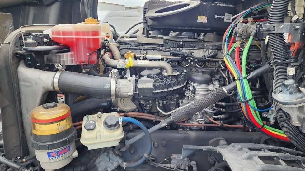 Day Cab Tractor-Heavy Duty Tractors-Freightliner-2019-T12642ST-Ocala-FL-437,791\n\t\tmiles-$ 33,750 - Image 16